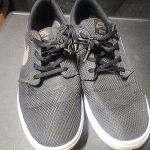 Nike men's skate shoes